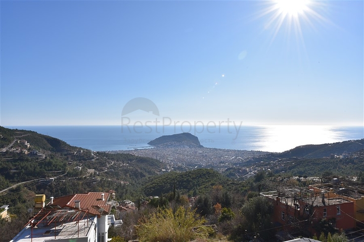 فيلا فاخرة -اطلالة على البحر والقلعة - في مدينة الانيا 