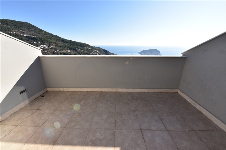 فيلا فاخرة -اطلالة على البحر والقلعة - في مدينة الانيا 