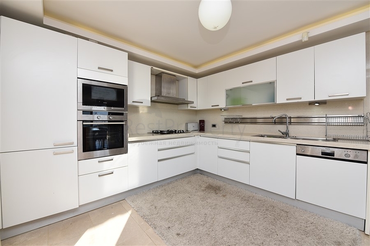 فيلا فاخرة -اطلالة على البحر والقلعة - في مدينة الانيا 