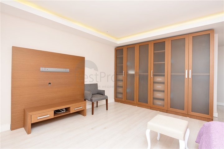 فيلا فاخرة -اطلالة على البحر والقلعة - في مدينة الانيا 