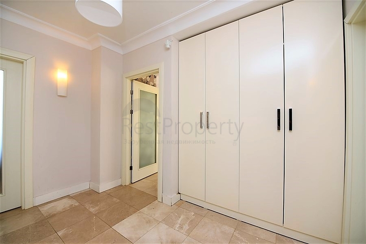 فيلا فاخرة -اطلالة على البحر والقلعة - في مدينة الانيا 