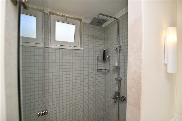 فيلا فاخرة -اطلالة على البحر والقلعة - في مدينة الانيا 