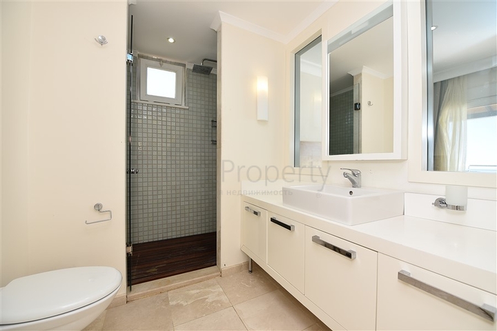 فيلا فاخرة -اطلالة على البحر والقلعة - في مدينة الانيا 