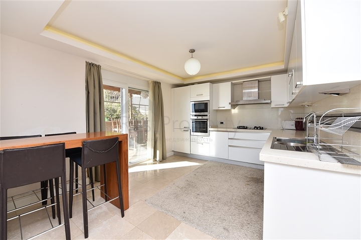 فيلا فاخرة -اطلالة على البحر والقلعة - في مدينة الانيا 