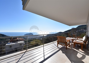 فيلا فاخرة -اطلالة على البحر والقلعة - في مدينة الانيا 