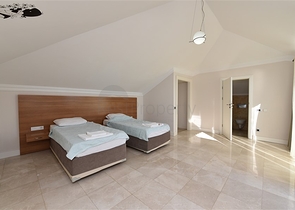 فيلا فاخرة -اطلالة على البحر والقلعة - في مدينة الانيا 