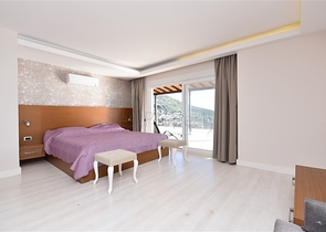 فيلا فاخرة -اطلالة على البحر والقلعة - في مدينة الانيا 