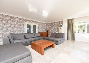 فيلا فاخرة -اطلالة على البحر والقلعة - في مدينة الانيا 