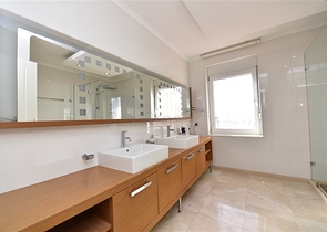 فيلا فاخرة -اطلالة على البحر والقلعة - في مدينة الانيا 