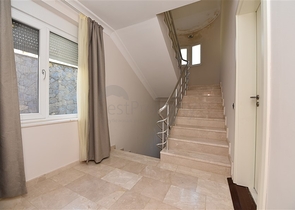 فيلا فاخرة -اطلالة على البحر والقلعة - في مدينة الانيا 