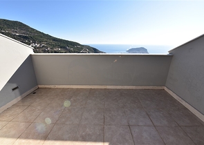 فيلا فاخرة -اطلالة على البحر والقلعة - في مدينة الانيا 