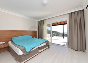 فيلا فاخرة -اطلالة على البحر والقلعة - في مدينة الانيا 