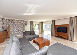 فيلا فاخرة -اطلالة على البحر والقلعة - في مدينة الانيا 