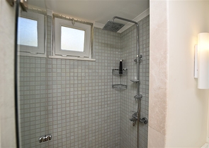 فيلا فاخرة -اطلالة على البحر والقلعة - في مدينة الانيا 