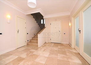 فيلا فاخرة -اطلالة على البحر والقلعة - في مدينة الانيا 