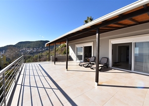 فيلا فاخرة -اطلالة على البحر والقلعة - في مدينة الانيا 