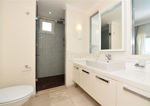 فيلا فاخرة -اطلالة على البحر والقلعة - في مدينة الانيا 