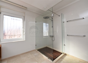 فيلا فاخرة -اطلالة على البحر والقلعة - في مدينة الانيا 