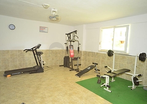 شقة غرفتين وصالة - فرش فاخر -ضمن مجمع سكني - في مهموتلار / الانيا 