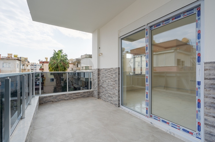 مجمع سكني قيد الانشاء - قريب من البحر - في منطقة اوبا / الانيا 