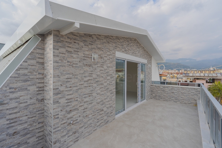 مجمع سكني قيد الانشاء - قريب من البحر - في منطقة اوبا / الانيا 