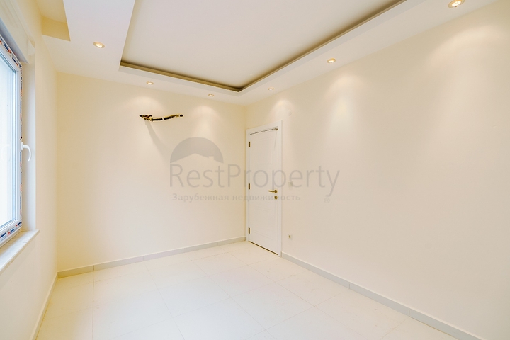 مجمع سكني قيد الانشاء - قريب من البحر - في منطقة اوبا / الانيا 