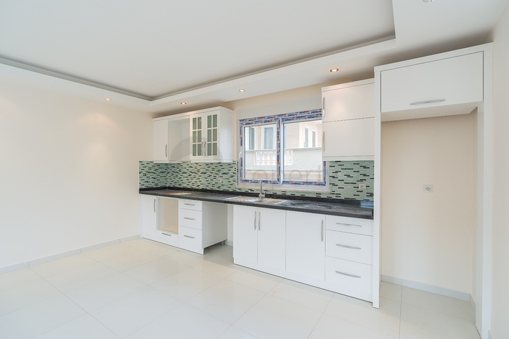 مجمع سكني قيد الانشاء - قريب من البحر - في منطقة اوبا / الانيا 