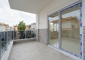 مجمع سكني قيد الانشاء - قريب من البحر - في منطقة اوبا / الانيا 