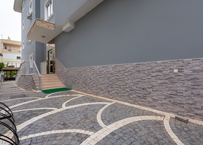 مجمع سكني قيد الانشاء - قريب من البحر - في منطقة اوبا / الانيا 