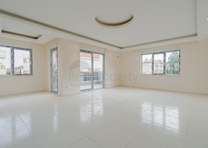 مجمع سكني قيد الانشاء - قريب من البحر - في منطقة اوبا / الانيا 