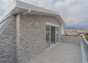 مجمع سكني قيد الانشاء - قريب من البحر - في منطقة اوبا / الانيا 