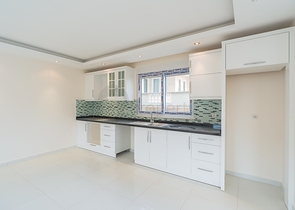 مجمع سكني قيد الانشاء - قريب من البحر - في منطقة اوبا / الانيا 