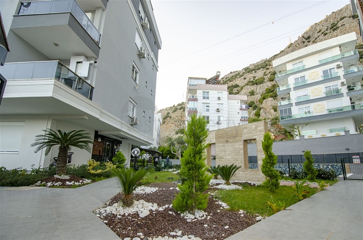  شقة 2 + 1 مع أثاث في هورما كونيالتي