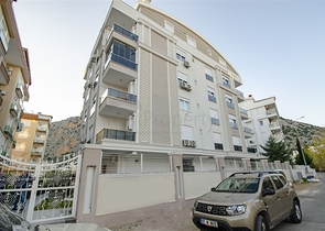 شقة مفروشة من غرفتي نوم ضمن مجمع حديث في كونيالتي /انطاليا 