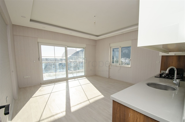 2 + 1 شقة مطلة على البحر في منطقة كونيالتي في أنطاليا