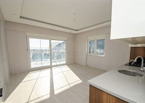 2 + 1 شقة مطلة على البحر في منطقة كونيالتي في أنطاليا