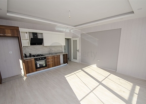 2 + 1 شقة مطلة على البحر في منطقة كونيالتي في أنطاليا