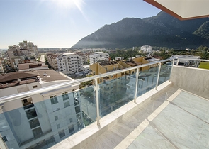 2 + 1 شقة مطلة على البحر في منطقة كونيالتي في أنطاليا