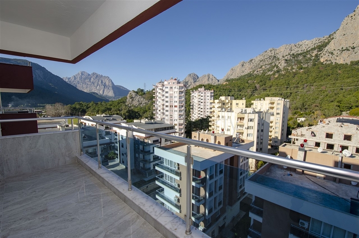 شقة مجددة 2 + 1  في كونيالتي أنطاليا