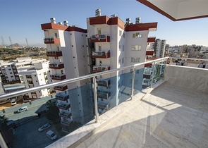 شقة مجددة 2 + 1  في كونيالتي أنطاليا