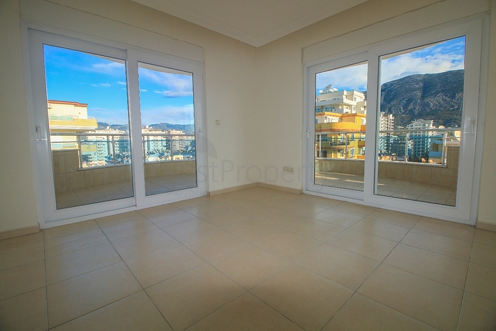 اطلالة بحر - شقة 4 غرف وصالة - في مهموتلار / الانيا 