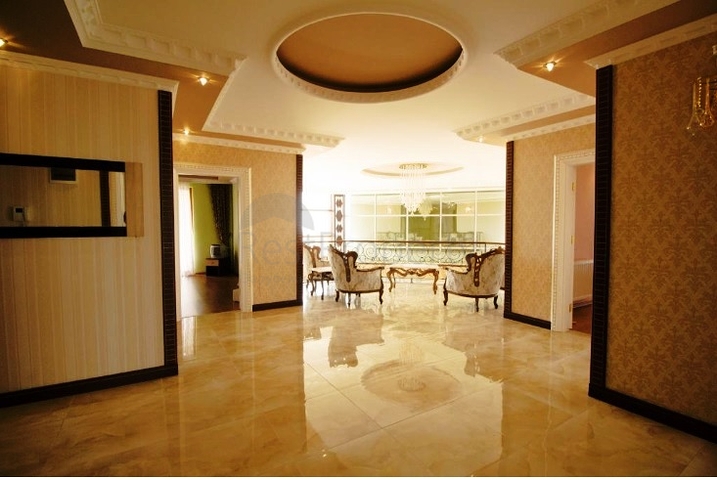 قصر فاخر - اطلالة بحرية ساحرة - افخم انواع الأثاث - في مركز الانيا 