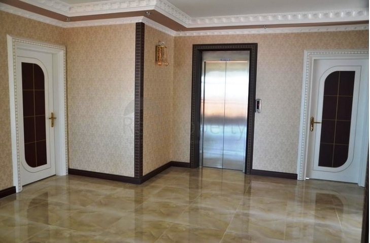 قصر فاخر - اطلالة بحرية ساحرة - افخم انواع الأثاث - في مركز الانيا 