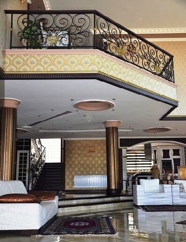 قصر فاخر - اطلالة بحرية ساحرة - افخم انواع الأثاث - في مركز الانيا 