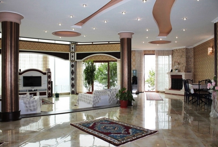 قصر فاخر - اطلالة بحرية ساحرة - افخم انواع الأثاث - في مركز الانيا 