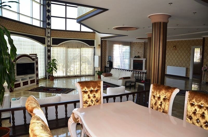 قصر فاخر - اطلالة بحرية ساحرة - افخم انواع الأثاث - في مركز الانيا 