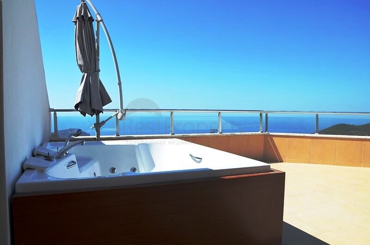 قصر فاخر - اطلالة بحرية ساحرة - افخم انواع الأثاث - في مركز الانيا 