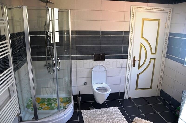 قصر فاخر - اطلالة بحرية ساحرة - افخم انواع الأثاث - في مركز الانيا 