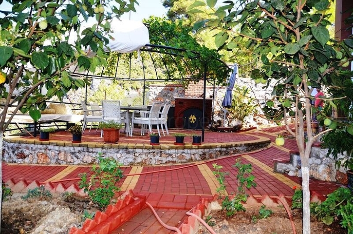 قصر فاخر - اطلالة بحرية ساحرة - افخم انواع الأثاث - في مركز الانيا 