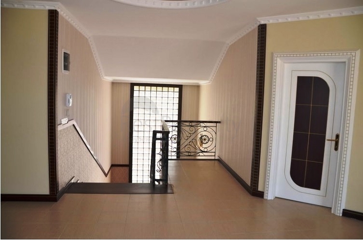 قصر فاخر - اطلالة بحرية ساحرة - افخم انواع الأثاث - في مركز الانيا 